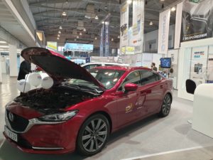 targi Alternative Fuels Technology - czerwony samochód